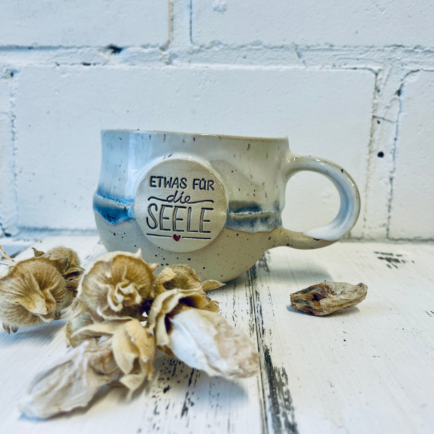 Kleine Tasse mit Spruch „etwas für die Seele“, kleine Tasse mit rundem Boden