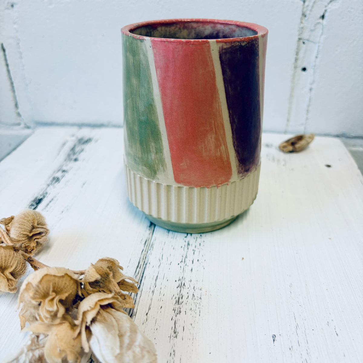 Becher / kleine Vase – Keramikrohling (weißer Ton mit Spots)