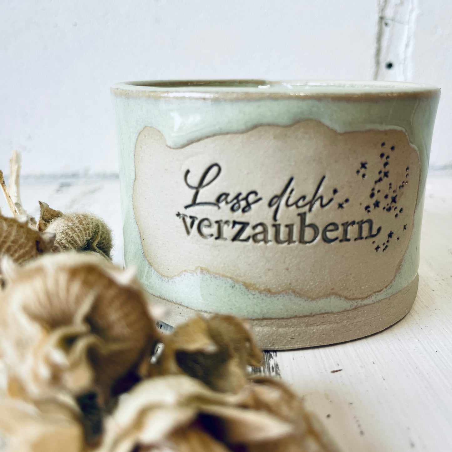 Keramik-Kerze mit Spruch – „lass dich verzaubern “
