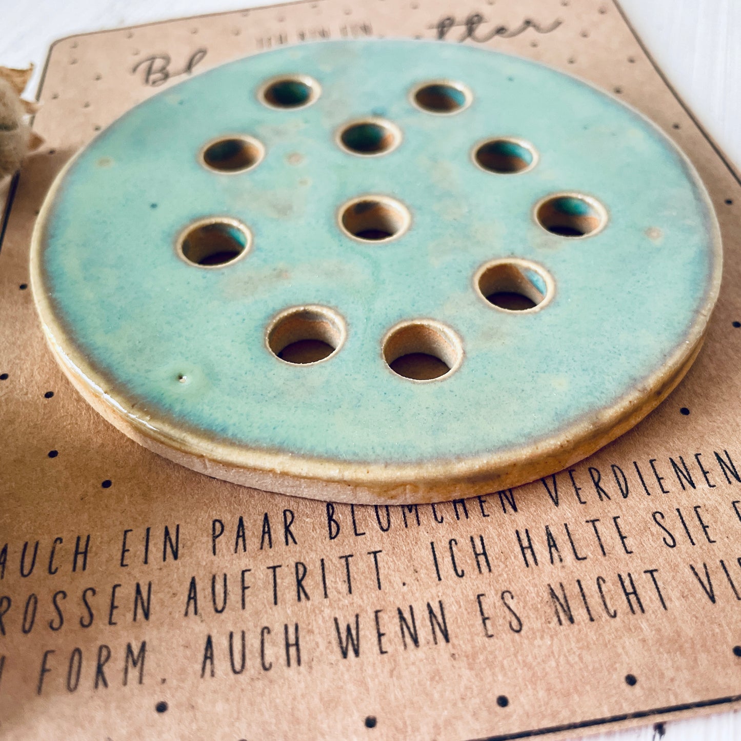 Mittlerer Blumenretter aus Keramik – handgemachte Blumensteckhilfe – Blumendeckel für Vasen & Gläser – nachhaltige Geschenkidee, Floristik-Tool