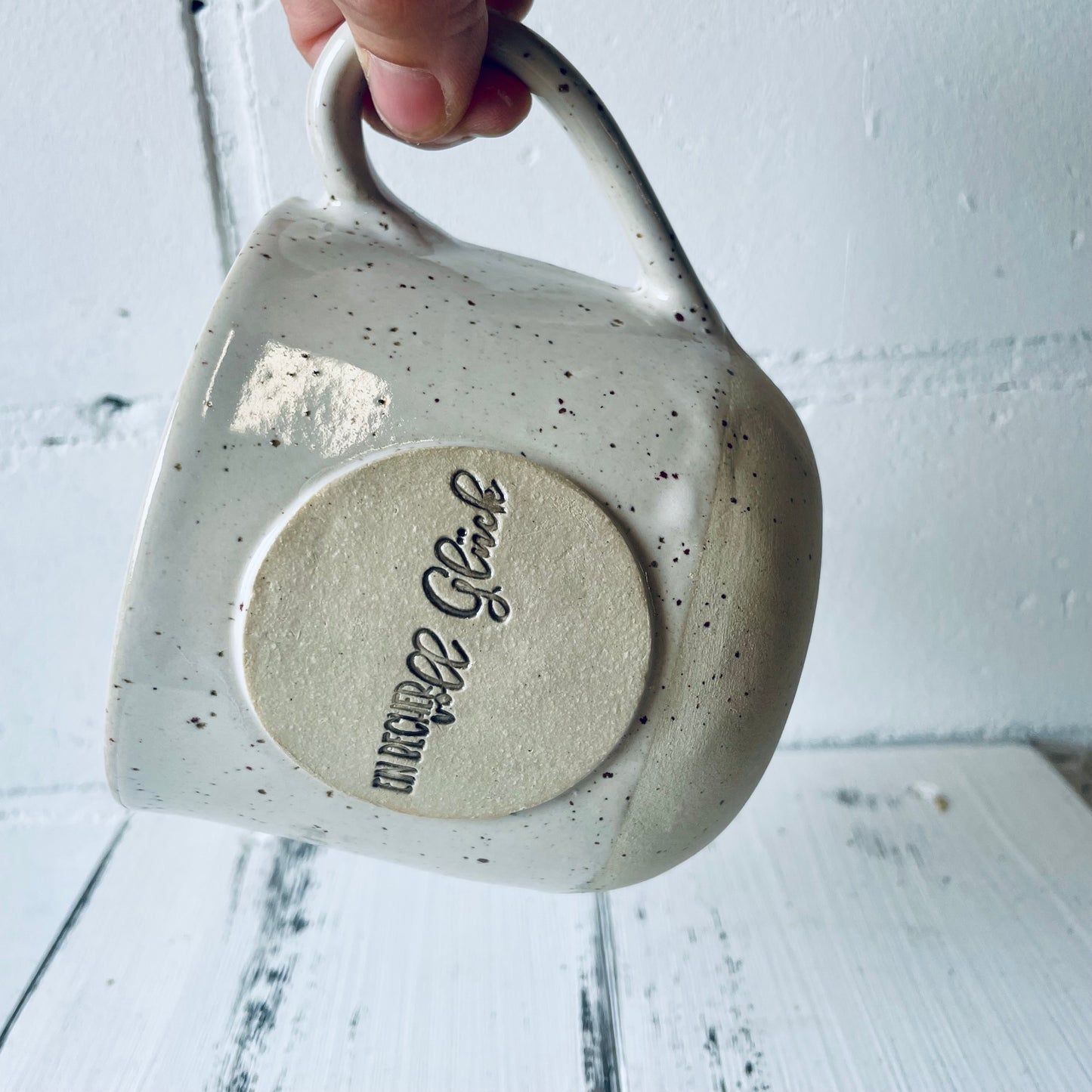 Sprücheklopfer-Tasse mit rundem Boden, Becher mit Spruch, Steinzeugtasse, Tasse mit Spruch „ein Becher voll Glück“, weiß