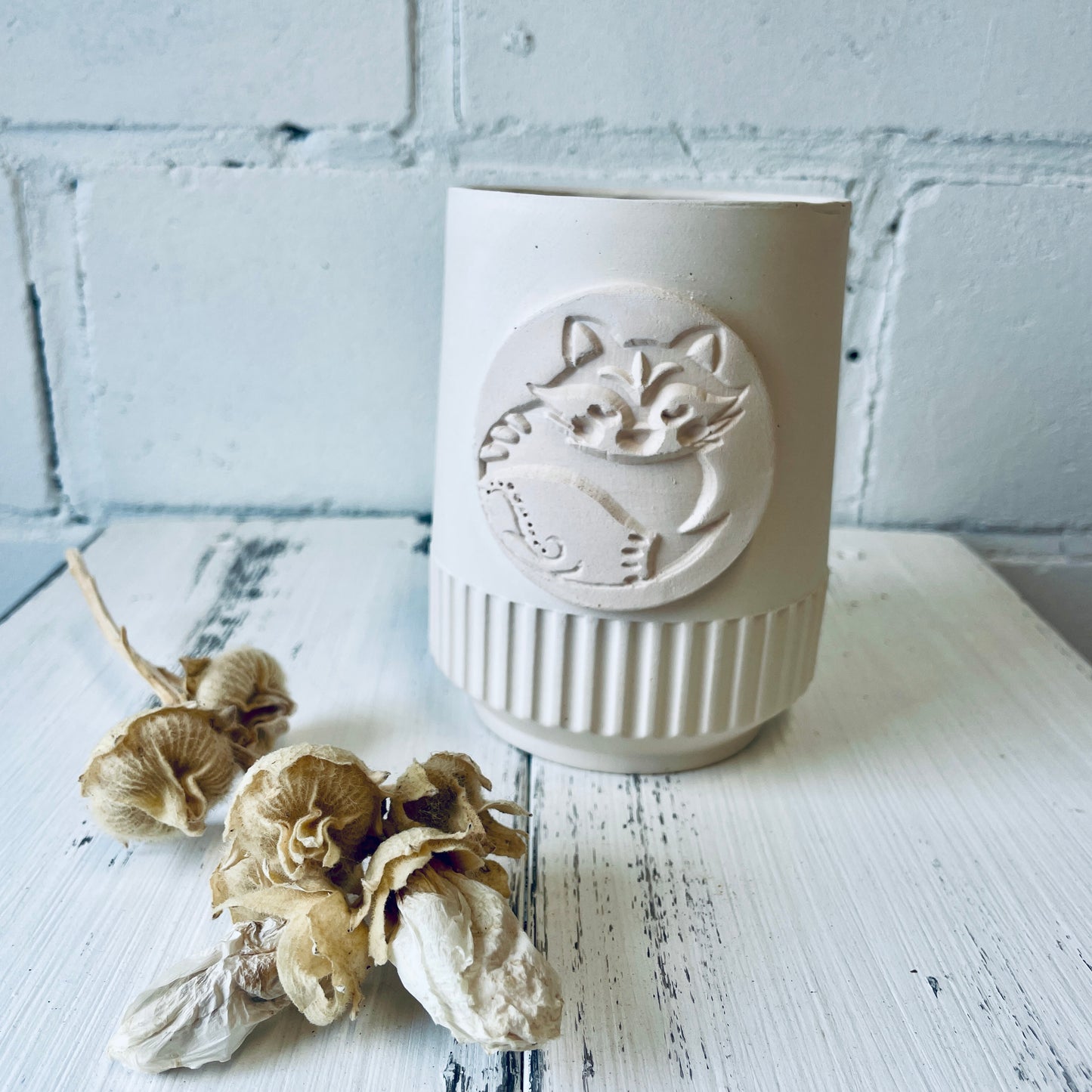 Becher / kleine Vase – Keramikrohling (weißer Ton) mit Fuchs