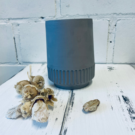 Becher / kleine Vase – Keramikrohling (schwarzer Ton)