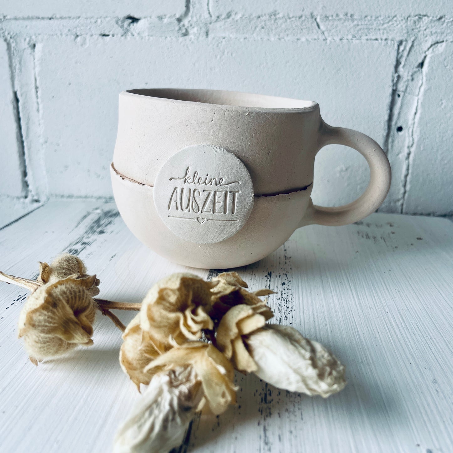 Becher mit Sprechblase "kleine Auszeit" – Rohling zum Keramikmalen, Ton mit Spots