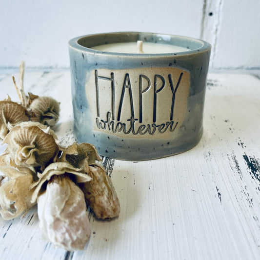 Keramik-Kerze mit Spruch – „happy whatever“