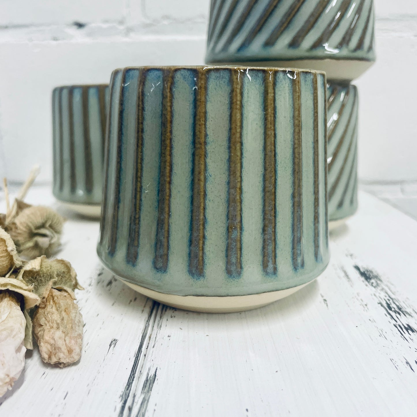 Becher gerillt – handgemacht aus Steinzeug (ca. 250 ml)