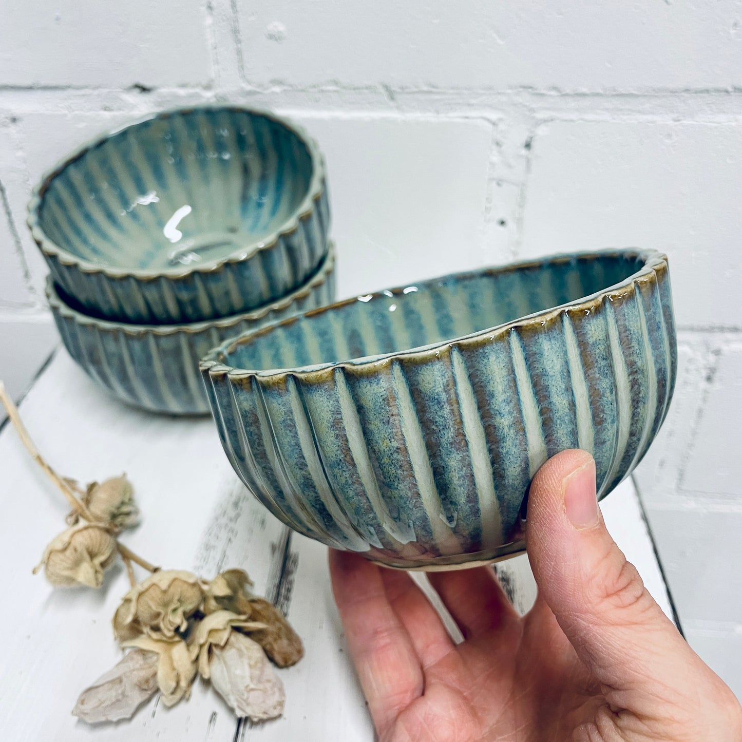 Handgetöpferte Müslischüssel – 300 ml | gerippte Steinzeugschale in Blau-Grün