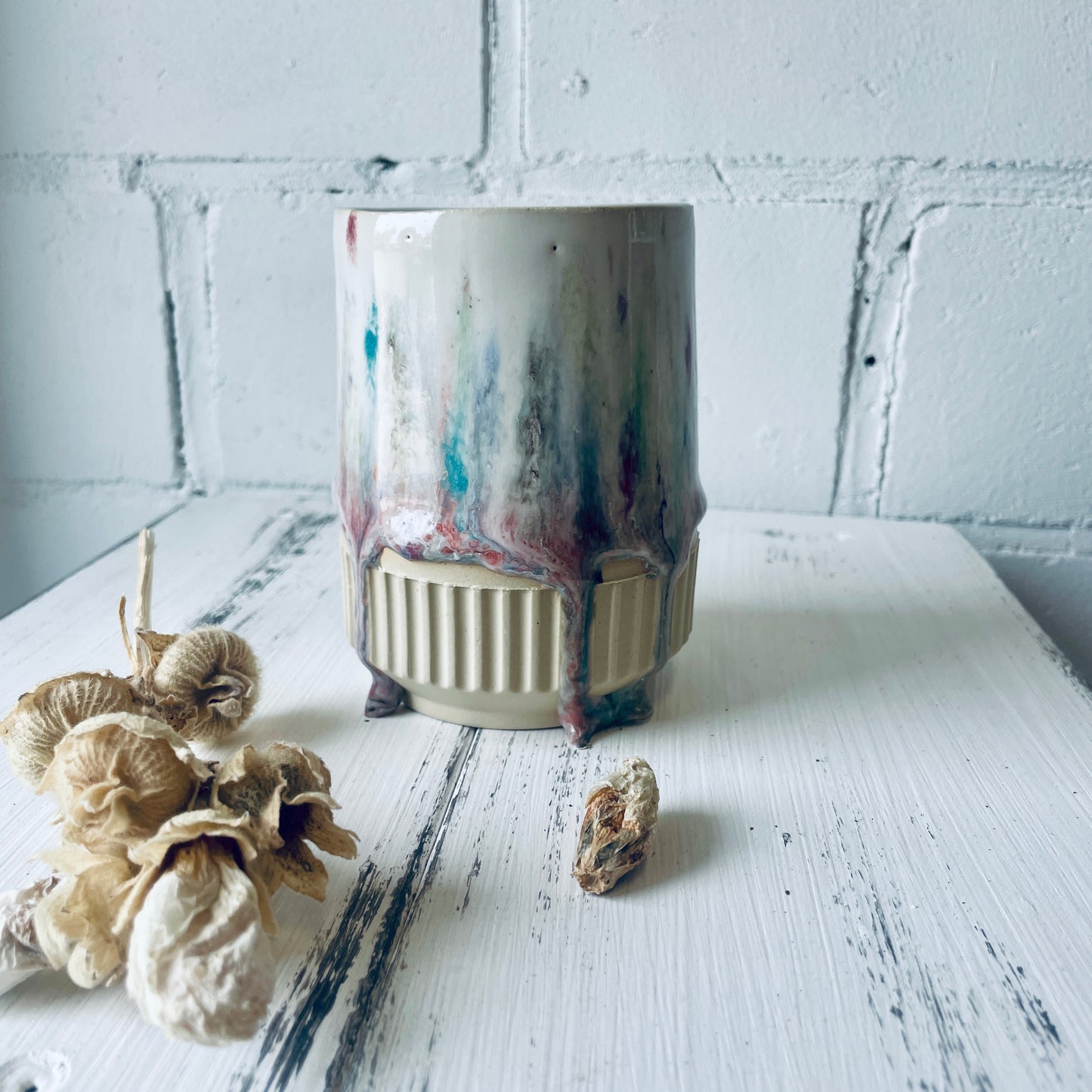 Becher / kleine Vase – Keramikrohling (weißer Ton mit Spots)