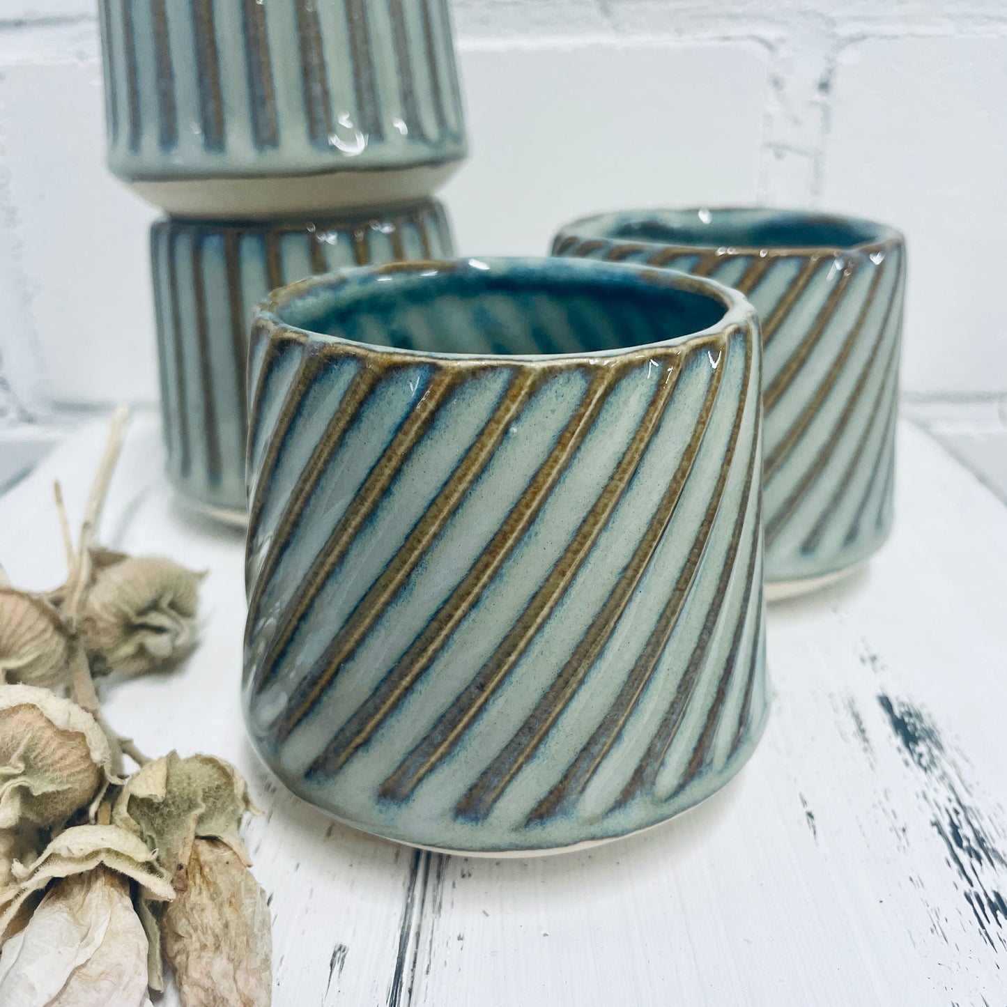 Becher gerillt – handgemacht aus Steinzeug (ca. 250 ml)