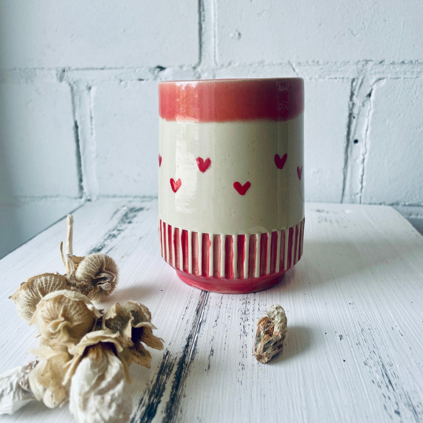 Becher / kleine Vase – Keramikrohling (weißer Ton mit Spots)