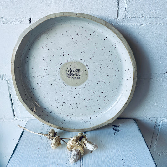 Handgemachter Keramikteller – Durchmesser ca. 24 cm
