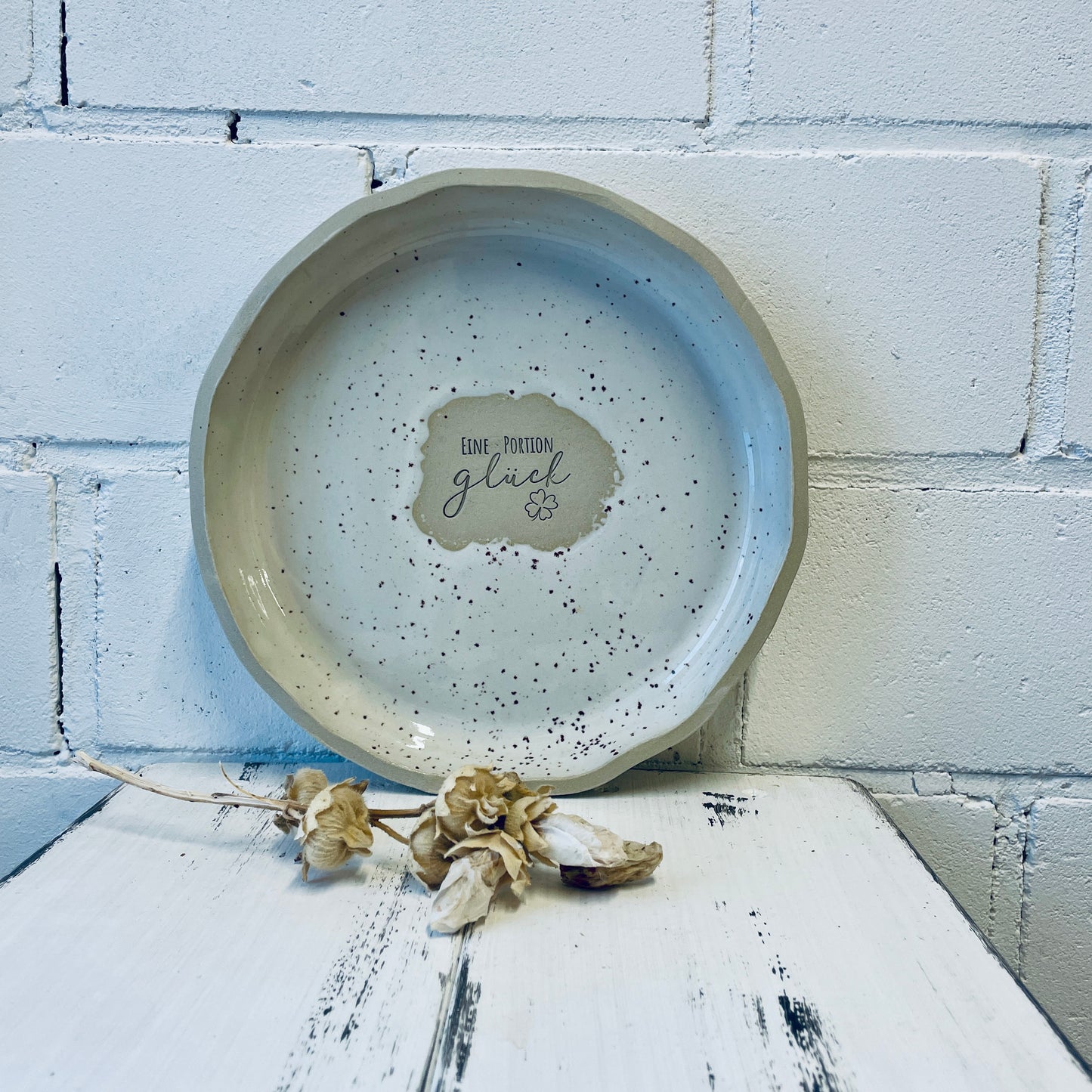 Handgemachter Keramikteller – Durchmesser ca. 21 cm