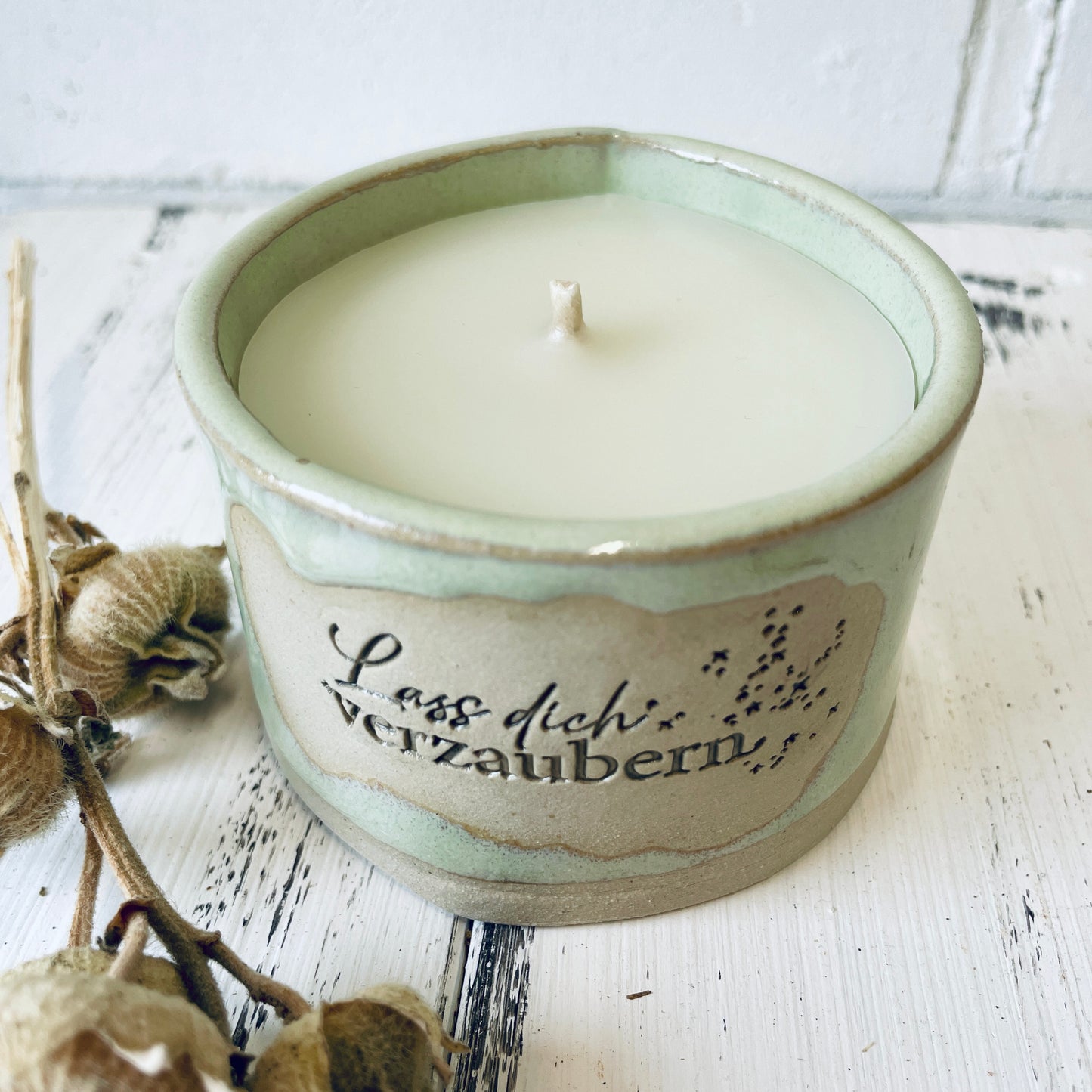 Keramik-Kerze mit Spruch – „lass dich verzaubern “