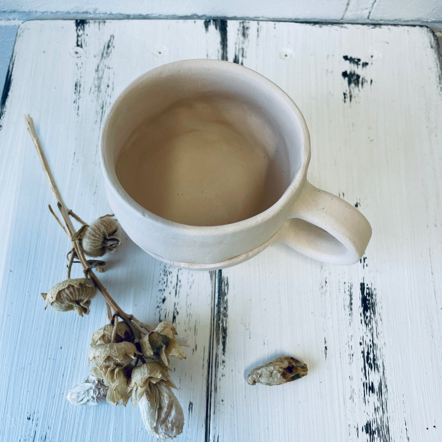 Becher mit Henkel, weißer Ton Rohling zum Keramikmalen