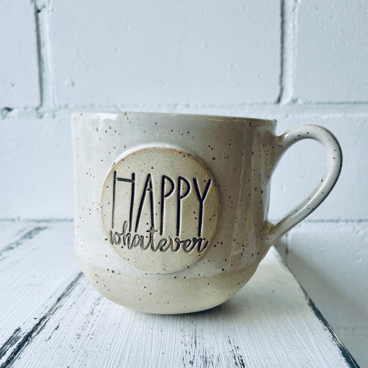 Sprücheklopfer-Tasse mit rundem Boden, Becher mit Spruch, Steinzeugtasse, Tasse mit Spruch „happy whatever“, weiß