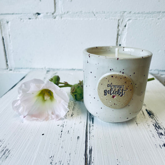 Bienenwachskerze im handgemachten Keramikbecher – „Du wirst geliebt, 2 in 1, nachhaltiges Geschenk