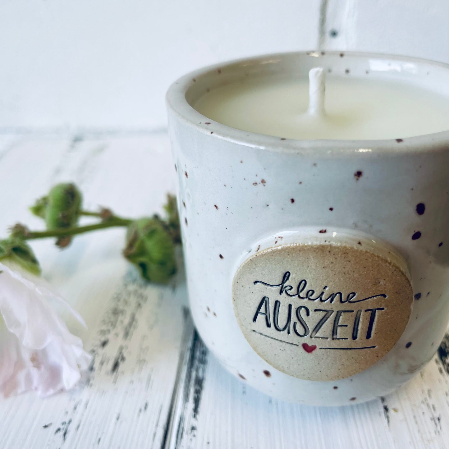 Bienenwachskerze im handgemachten Keramikbecher – „kleine Auszeit, 2 in 1, nachhaltiges Geschenk