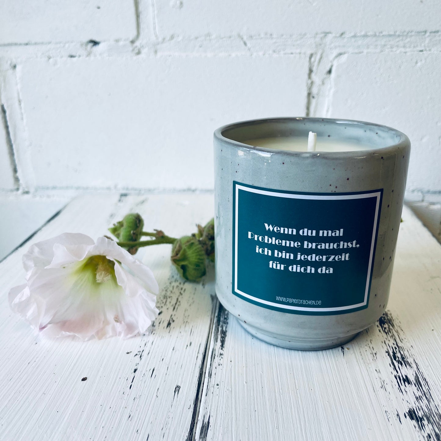 Geburtstagskerze – „Wenn du mal Probleme brauchst, ich bin jederzeit für dich da“, witzige Kerze, Bienenwachskerze, Steinzeugkeramik