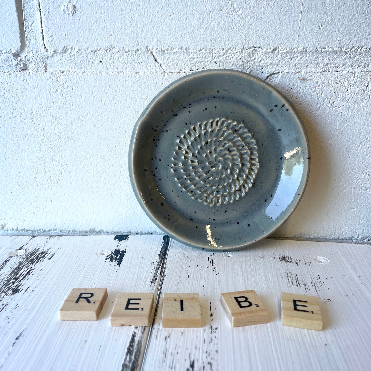 kleine Keramikreibe – handgemachter Küchenhelfer, Steinzeug