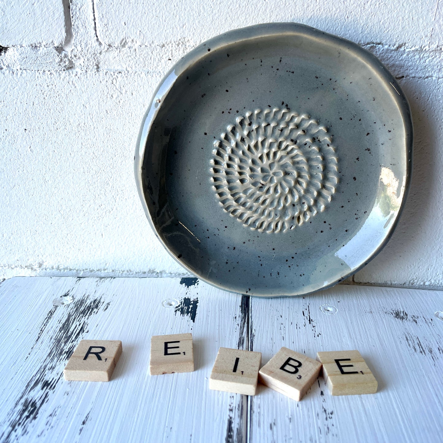 mittlere Keramikreibe – handgemachter Küchenhelfer, Steinzeug