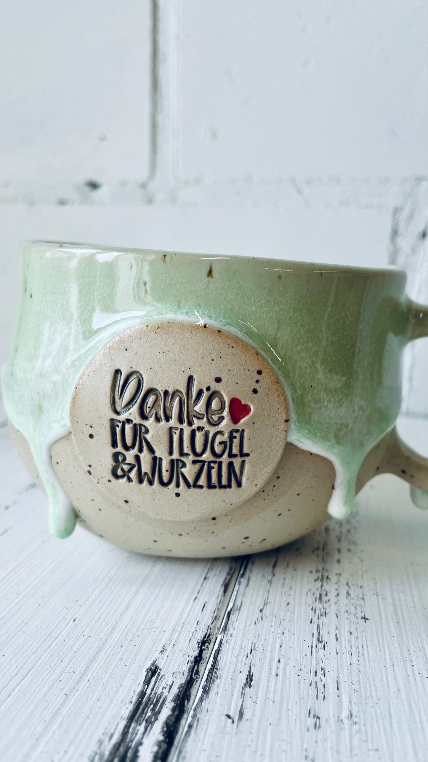 Handgemachte Keramiktasse – „Danke für Flügel & Wurzeln“, Geschenk für Lehrer oder Erzieher oder Eltern/Großeltern