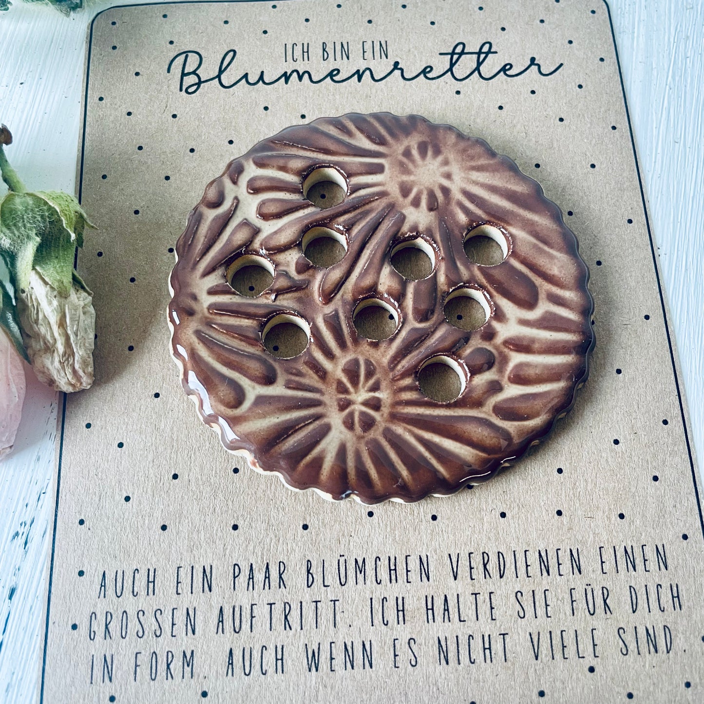 Brauner Blumenretter aus Keramik – handgemachte Blumensteckhilfe – Blumendeckel für Vasen & Gläser – nachhaltige Geschenkidee, Floristik-Tool