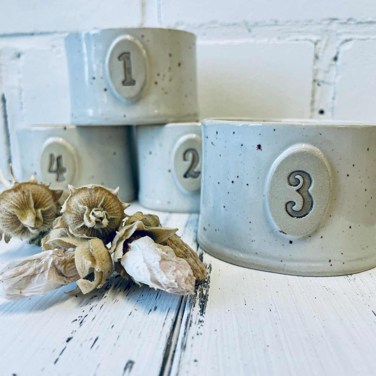 Adventskerzen im Keramikbecher – handgemacht (1–4)