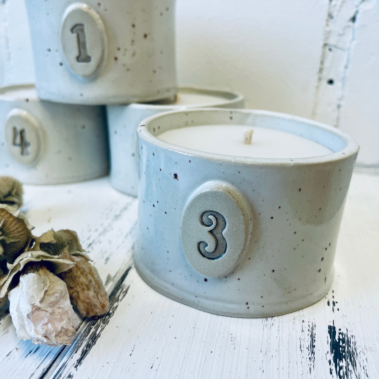 Adventskerzen im Keramikbecher – handgemacht (1–4)