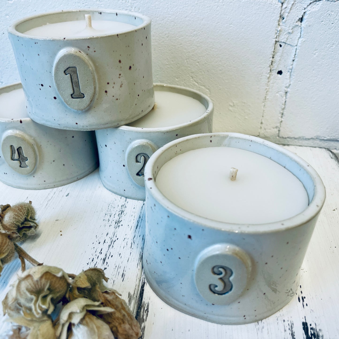 Adventskerzen im Keramikbecher – handgemacht (1–4)