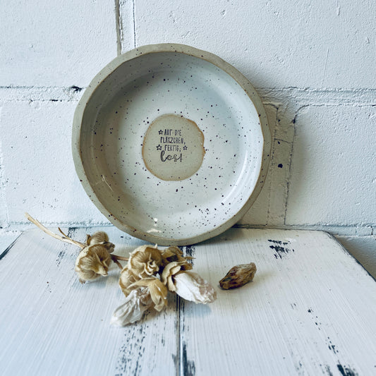 Keksteller „Auf die Plätzchen, fertig, los!“ – 14 cm · Handgemachte Keramik